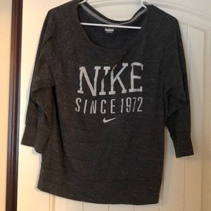 NIKE scoop neck 🤍